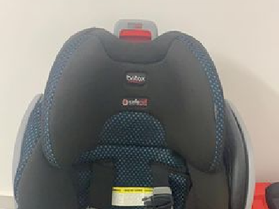 كرسي-سيارة-بحالة-ممتازة