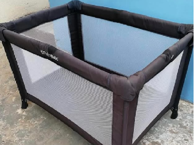 قفص للأطفال