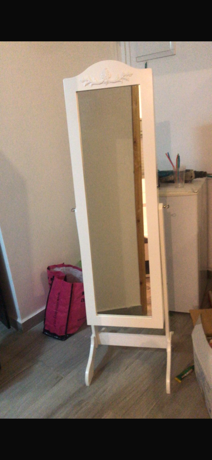 vanity-مرآة-وحافظة-مجوهرات