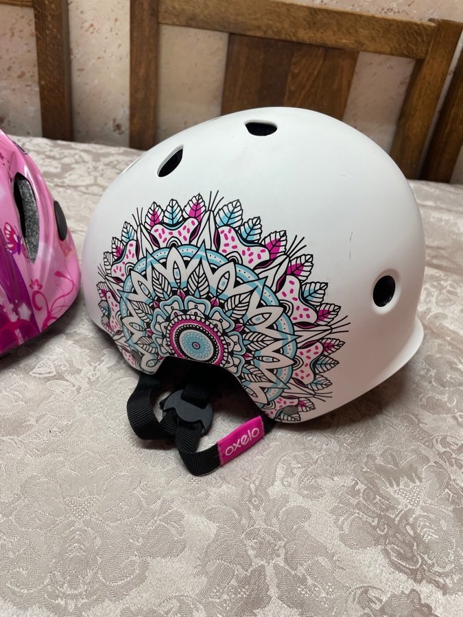 خوذ-بسكليت-وسكوتر-ونظارات-سباحة-وقطع-لحماية-الركبة