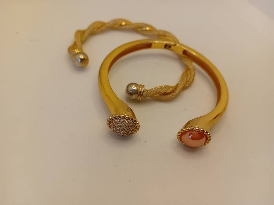 اساور ذهبي عدد ٢