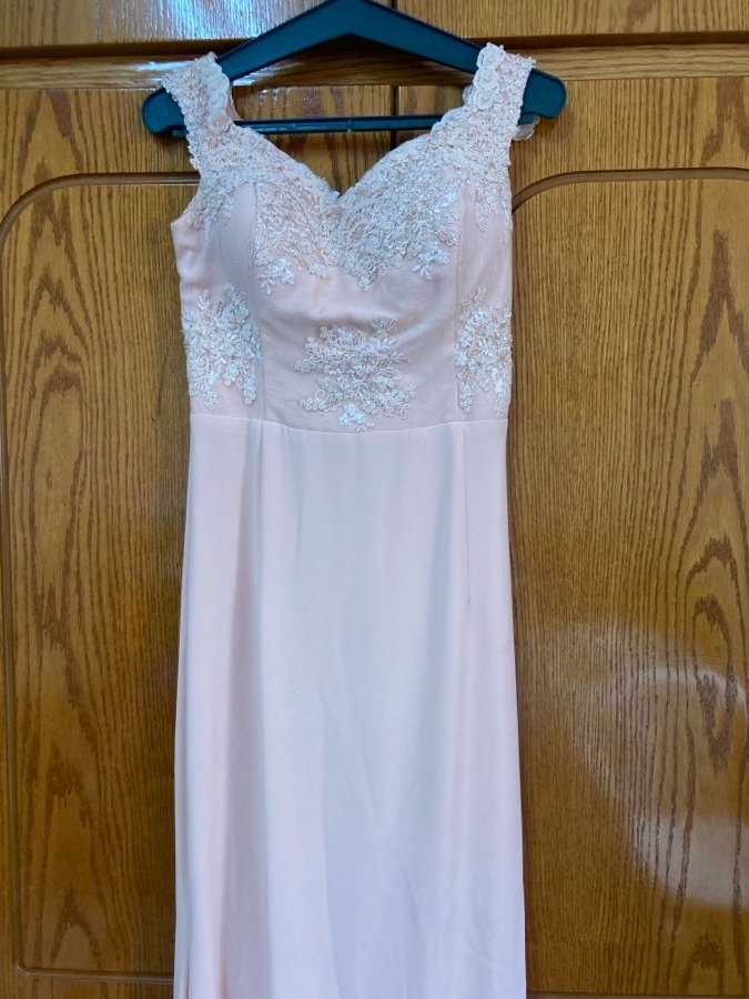 فستان-سهرة-زهري-أخت-العروس