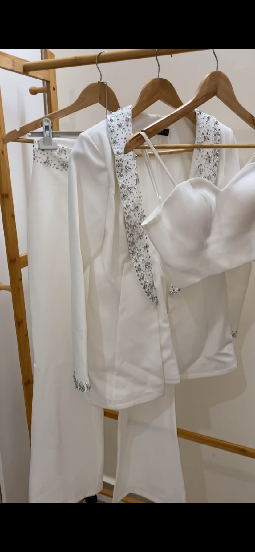 طقم-رسمي-ابيض