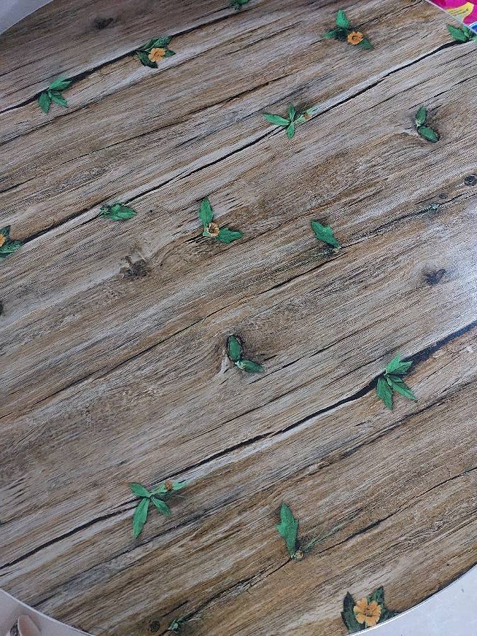 طاولة خشب ومعدن