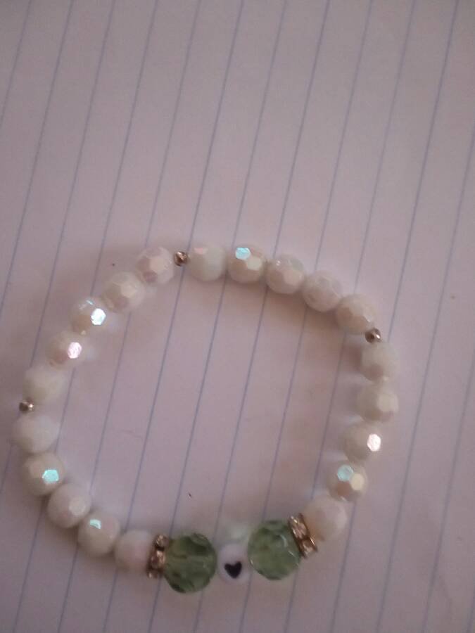 اسوارة-بيضاء-وخضراء