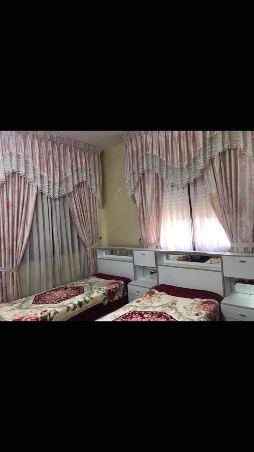 غرفة نوم لون ابيض