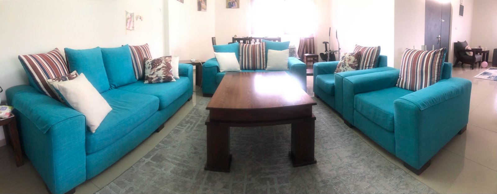 طقم كنب تركواز مع طاولة قعدة