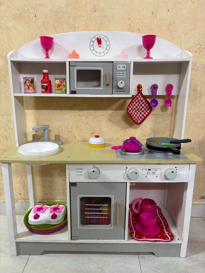 مطبخ العاب مع اغراضه