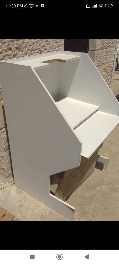 مكتب-طالب-للدراسة-أو-للكمبيوتر