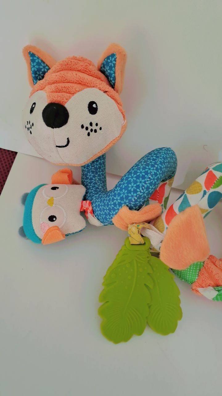 تعليقة تفاعلية للكوت والسرير