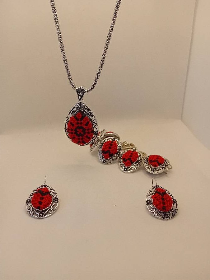 طقم-سنسال-وحلق-واسوارة-تطريز-احمر-جديد