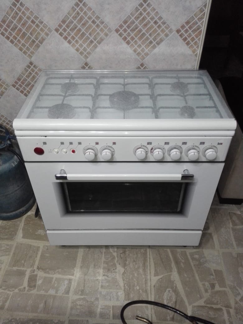 فرن غاز بحالة ممتازة ما فيه ولا خدش
