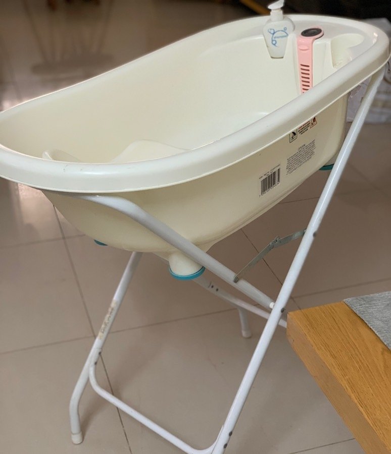 بانيو-استحمام-ماركه-twigi-مع-قاعدة-مع-كامل-اغراضة