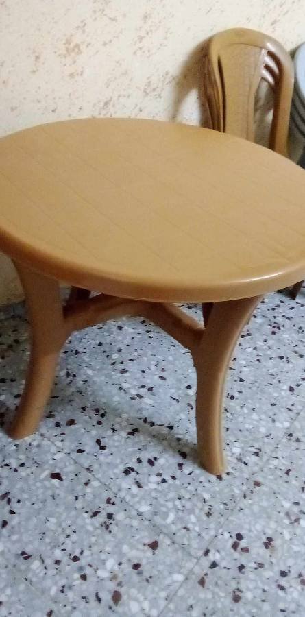طاولة-بلاستيك