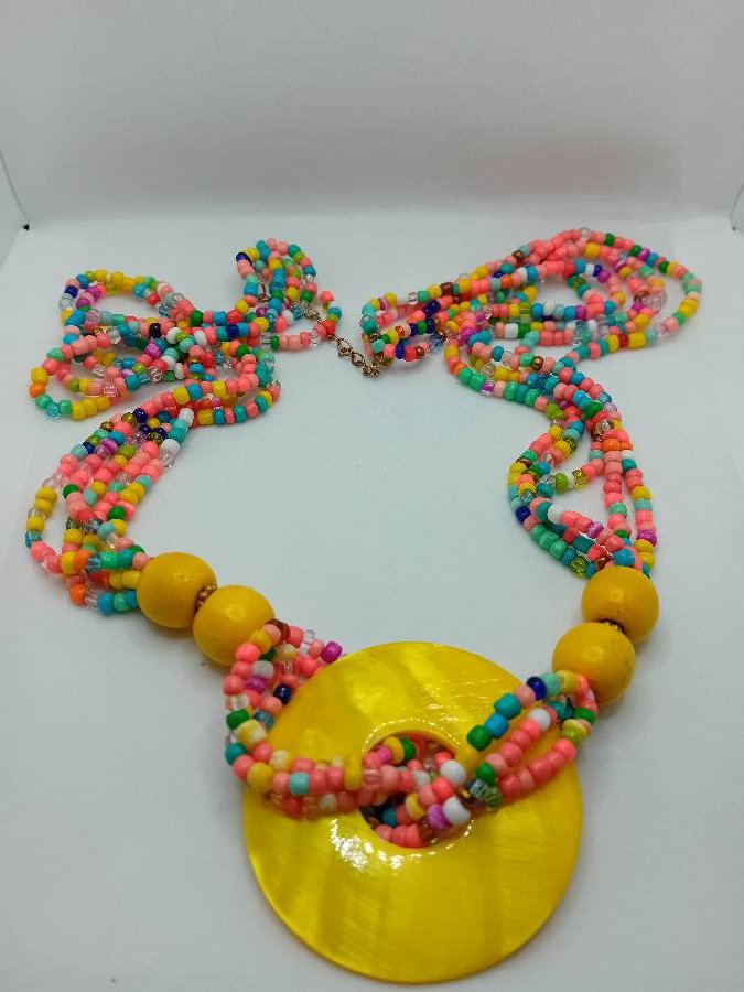 سنسال-اصفر-مع-خرز-ملون-جديد